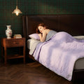 Summer Cooling Thin Quilt – Breathable Lightweight Ice Silk Quilt, Ultra Soft Thin Quilt for Hot Weather, Perfect for Airy Bedrooms and Summer Sleep.