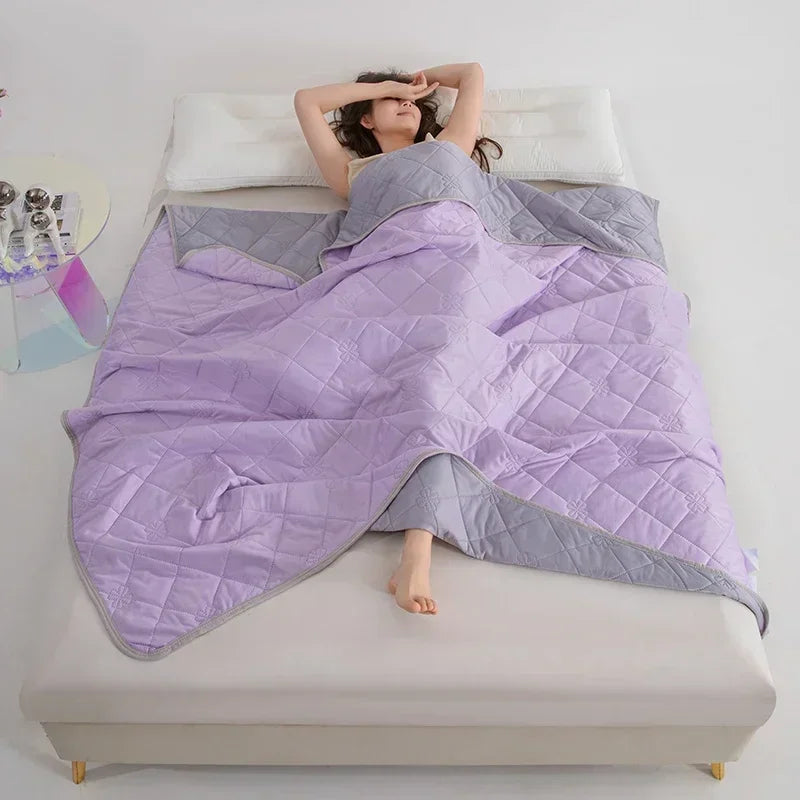 Summer Cooling Thin Quilt – Breathable Lightweight Ice Silk Quilt, Ultra Soft Thin Quilt for Hot Sleepers, Perfect for Airy Bedrooms and Summer Nights